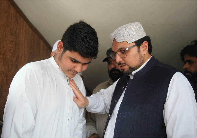 Dr Hussain Qadri meets leaders and workers after jummah prayer