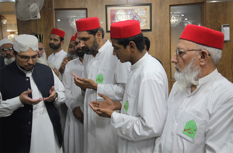 Dr Hussain Qadri meets leaders and workers after jummah prayer