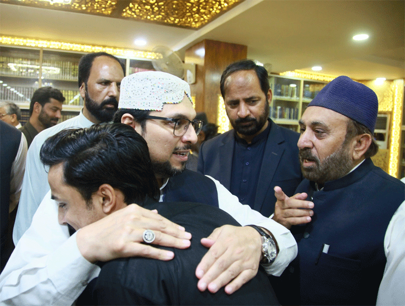 Dr Hussain Qadri meets leaders and workers after jummah prayer