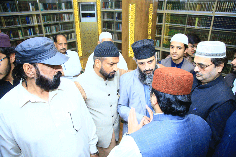 Dr Hussain Qadri Meets Workers After Juma