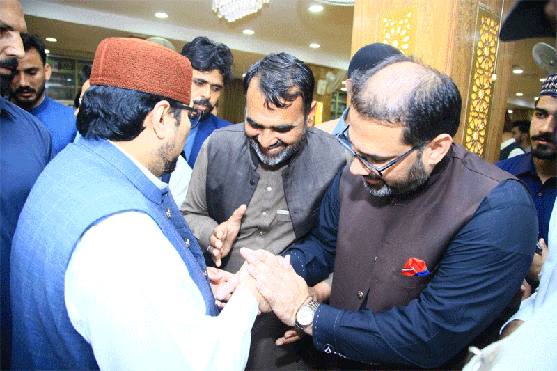 Dr Hussain Qadri Meets Workers After Juma