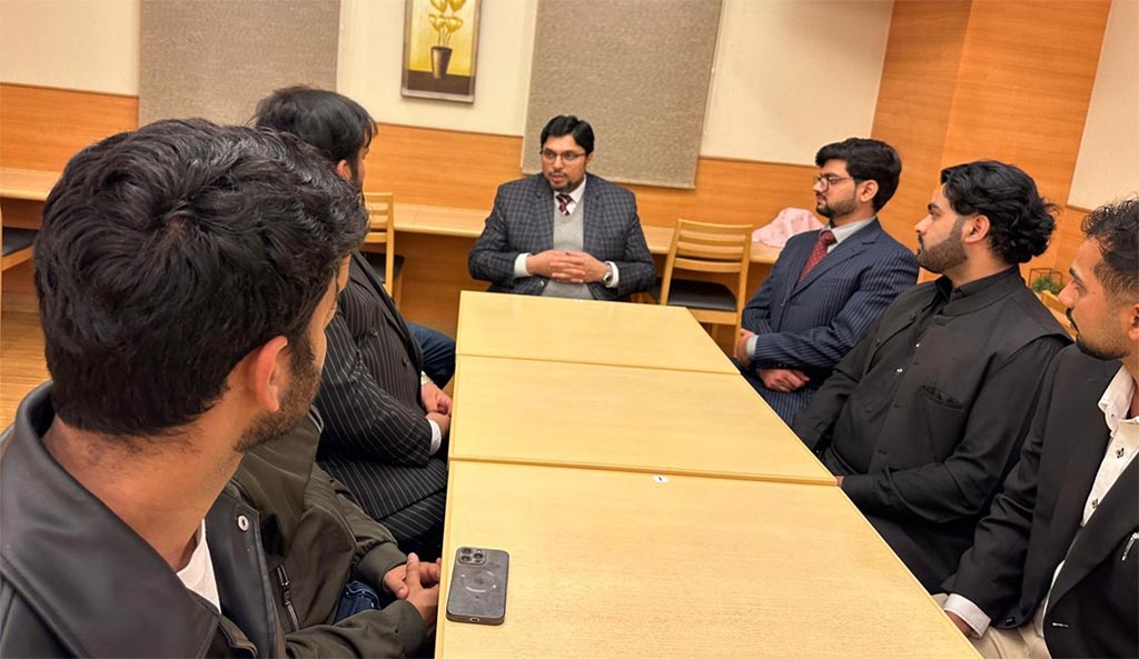 Prof. Dr Hussain Mohi-ud-Din Qadri meeting Youth Coordination Council of Minhaj-ul-Quran International Japan