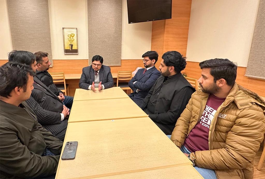 Prof. Dr Hussain Mohi-ud-Din Qadri meeting Youth Coordination Council of Minhaj-ul-Quran International Japan