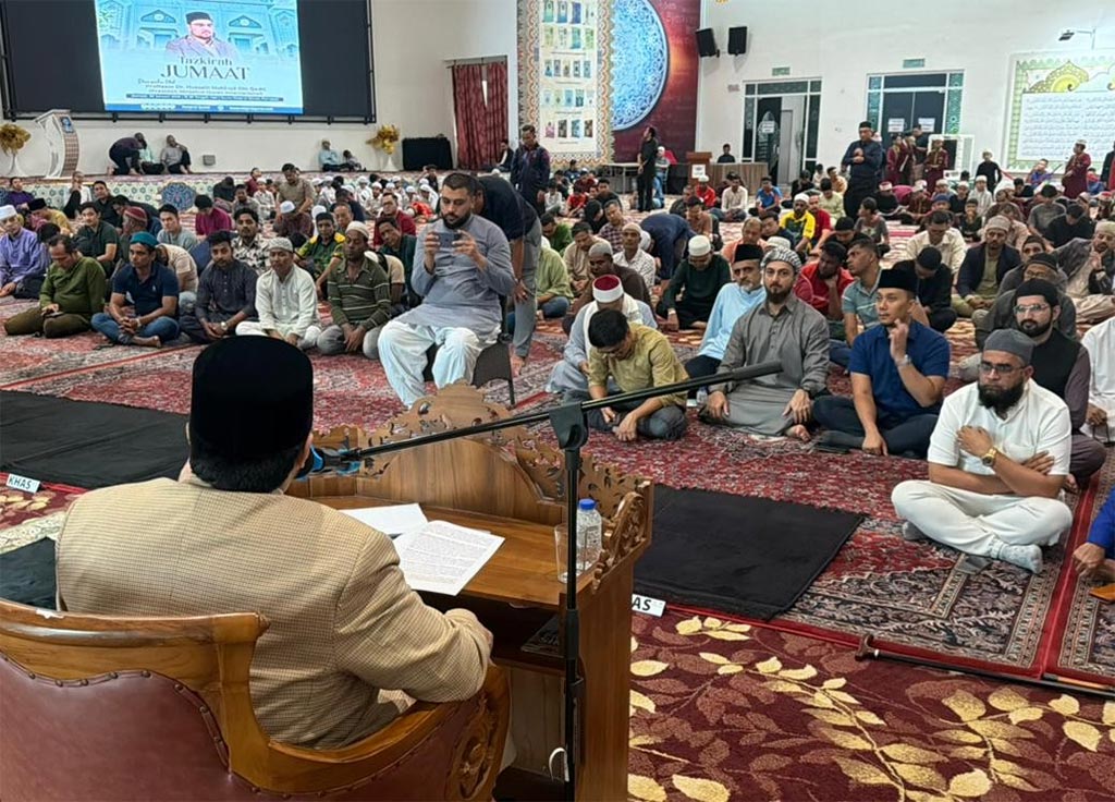 Prof. Dr. Hussain Mohi-ud-Din Qadri addressing Friday congregation at Saraye Nashr-ul-Quran, Putrajaya, Malaysia
