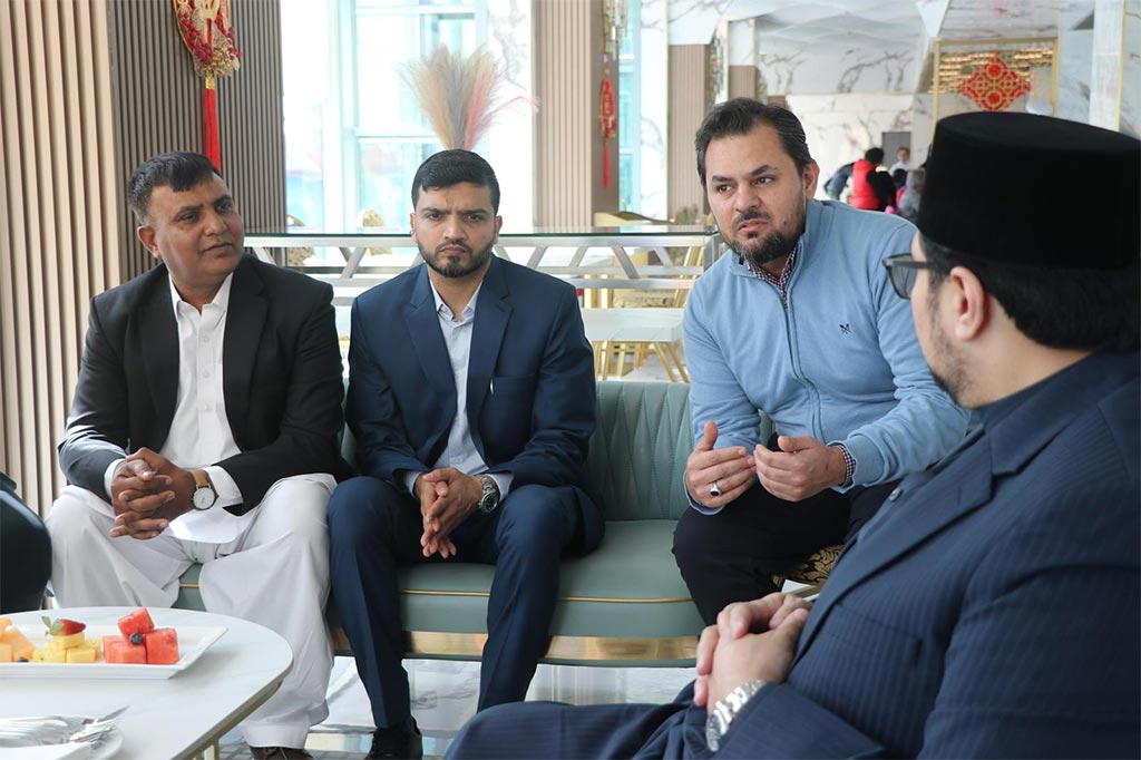 Prof. Dr. Hussain Mohi-ud-Din Qadri meeting with Executive Council of Minhaj-ul-Quran International Hong Kong