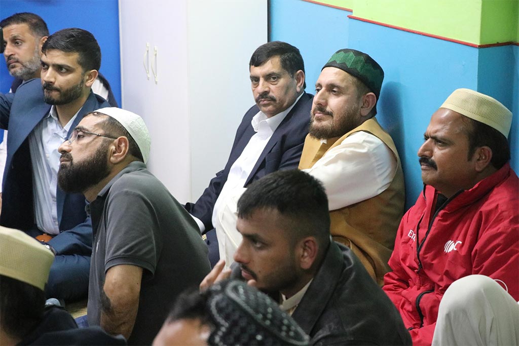 Prof. Dr. Hussain Mohi-ud-Din Qadri addressing training session at Minhaj-ul-Quran Islamic Centre Sun Po Kong Hong Kong