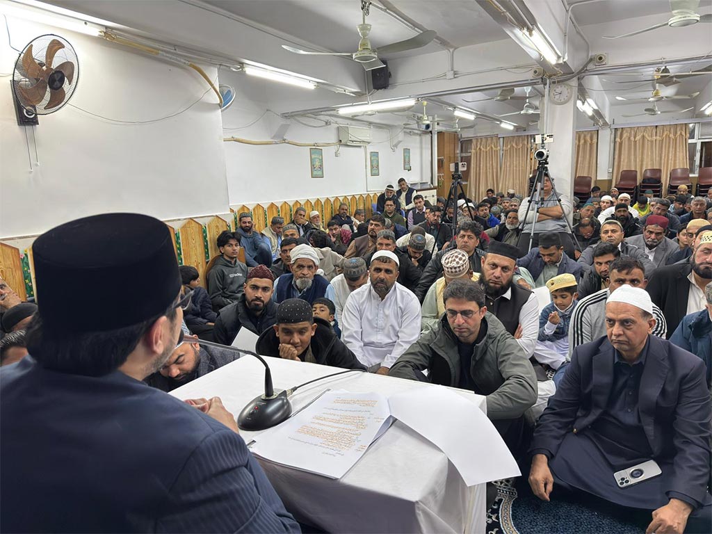 Prof. Dr. Hussain Mohi-ud-Din Qadri addressing Shab-e-Barat spiritual gathering at Minhaj-ul-Quran Islamic Centre Kwai Chung Hong Kong