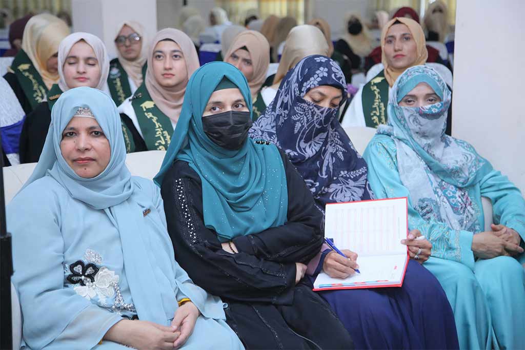 Dr. Ghazala Qadri Attends Taqreeb-e-Rida-e-Fadeelat 2026 as Chief Guest at Minhaj College for Women