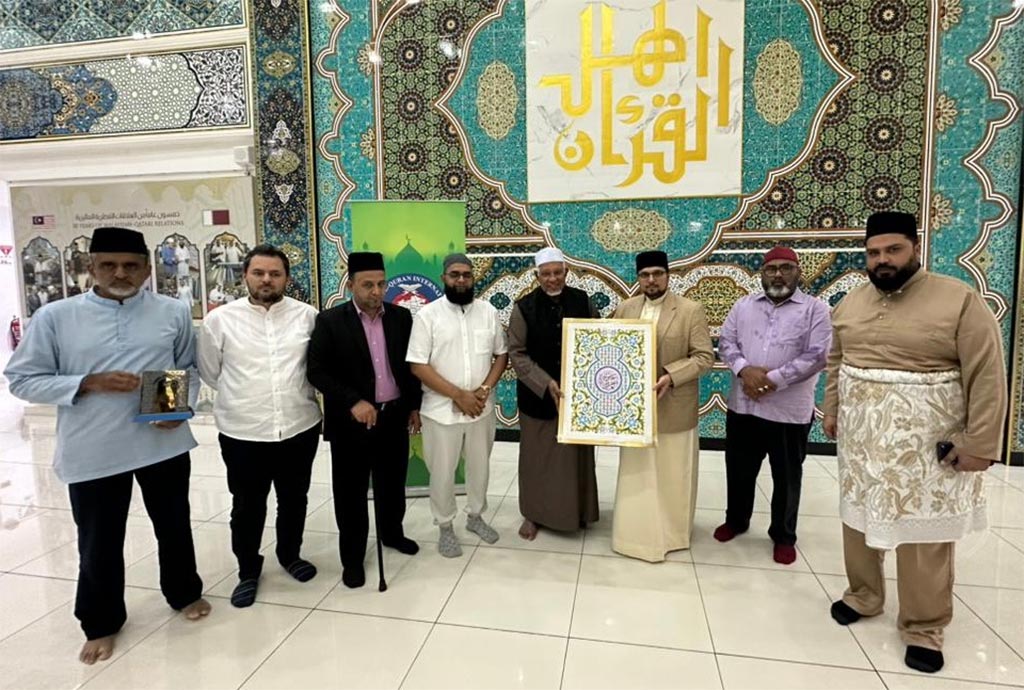 Prof. Dr. Hussain Mohi-ud-Din Qadri presiding over MoU between Minhaj-ul-Qur’an Malaysia and Nasyrul Quran for distribution of Qur’an translations