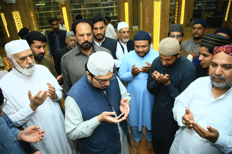 Prof Dr Hussain Qadri Friday Praying and workers meeting