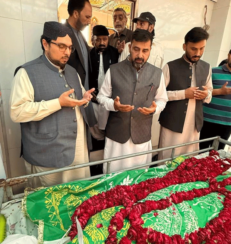Prof Dr Hussain Qadri Leading funeral Prayer