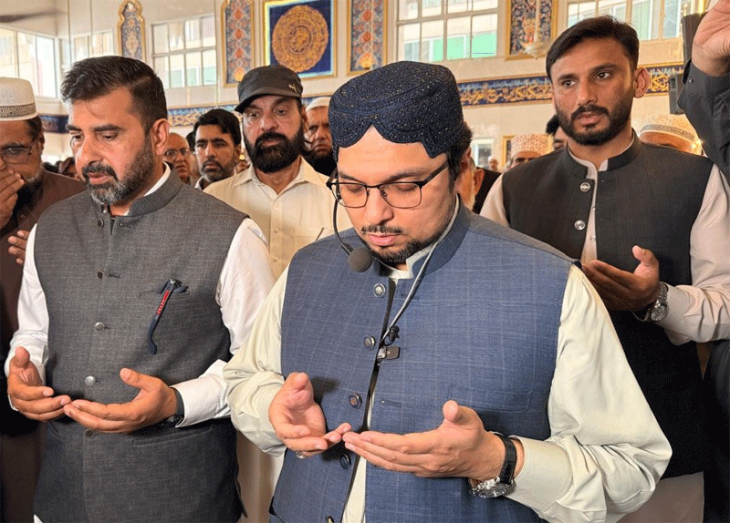 Prof Dr Hussain Qadri Leading funeral Prayer