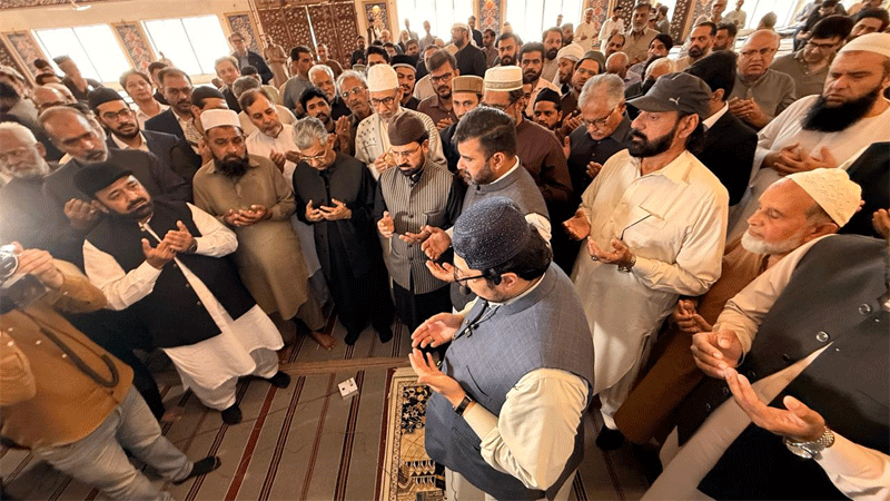 Prof Dr Hussain Qadri Leading funeral Prayer