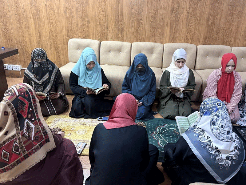 Quran Khawani for Brig. Iqbal Ahmad Khan at jamay shaykh ul islam