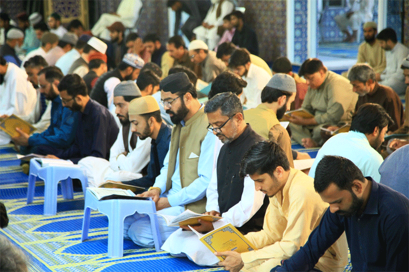 Quran Khawani for Brig. Iqbal Ahmad Khan at jamay shaykh ul islam