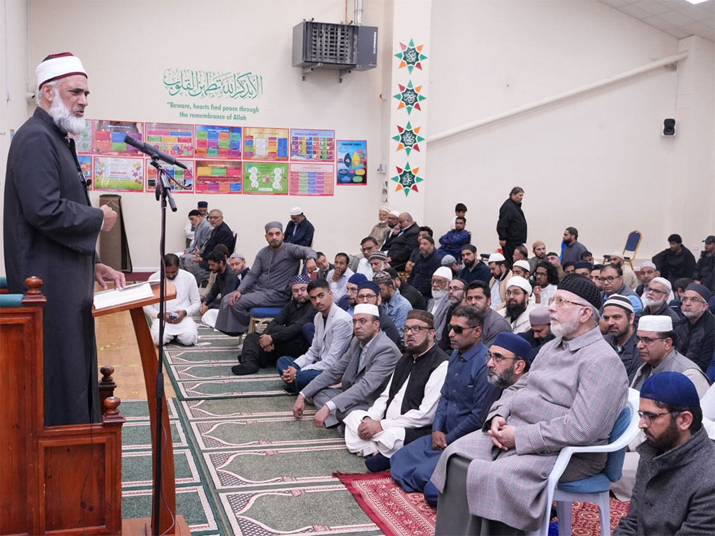 UK: Shaykh-ul-Islam Dr Muhammad Tahir-ul-Qadri Attends Jummah at Bobbers Mill Community Centre