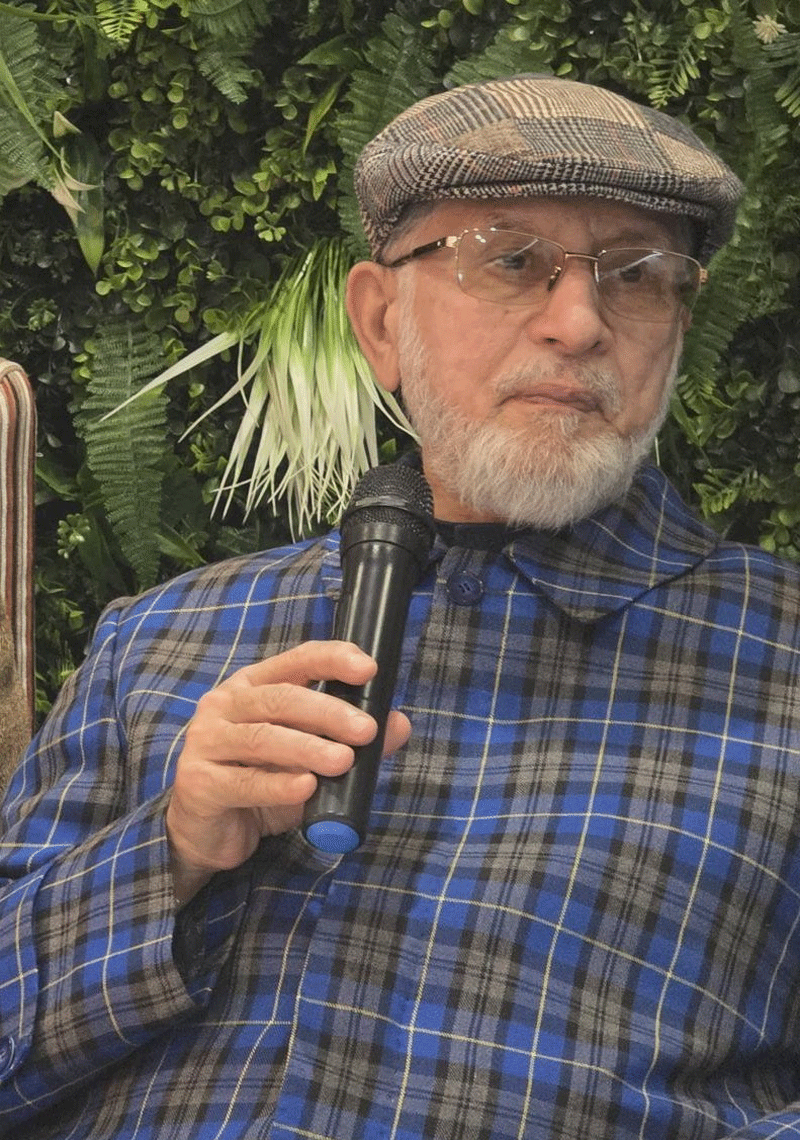 Shaykh ul Islam and Dr Hassan Qadri Giving Shields Exec Council Lisbon Portugal