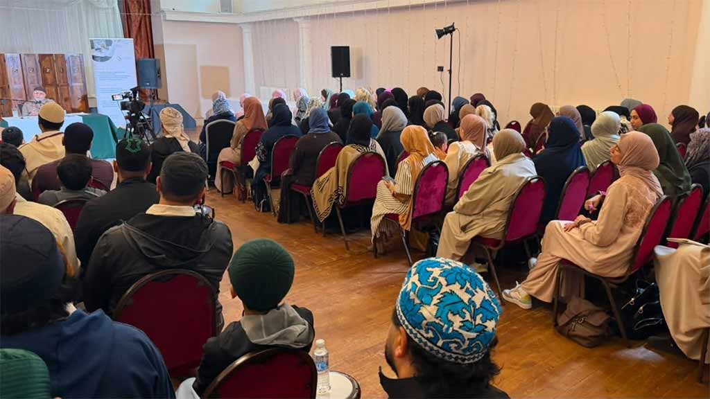 Shaykh-ul-Islam Dr. Muhammad Tahir-ul-Qadri Delivers Inspiring Session “The Unbroken Chain” in Sheffield