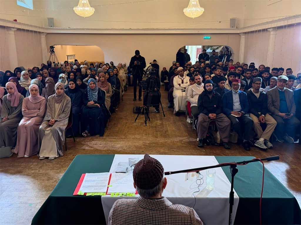 Shaykh-ul-Islam Dr. Muhammad Tahir-ul-Qadri Delivers Inspiring Session “The Unbroken Chain” in Sheffield