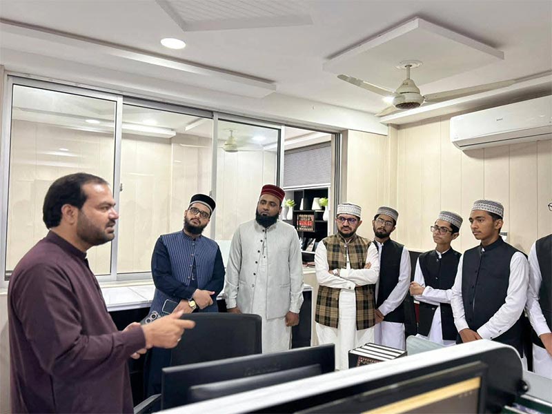 Students of Minhaj Institute Visit MQI Central Secretariat