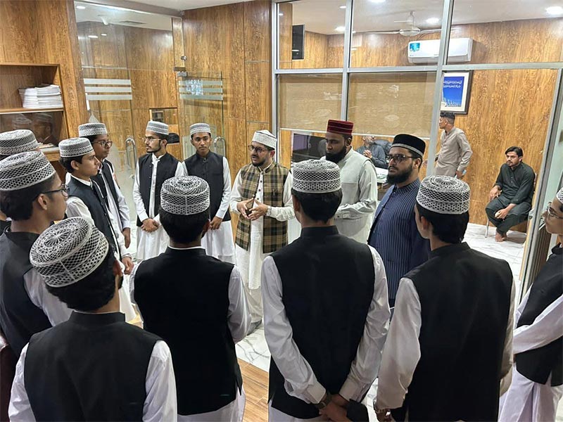 Students of Minhaj Institute Visit MQI Central Secretariat