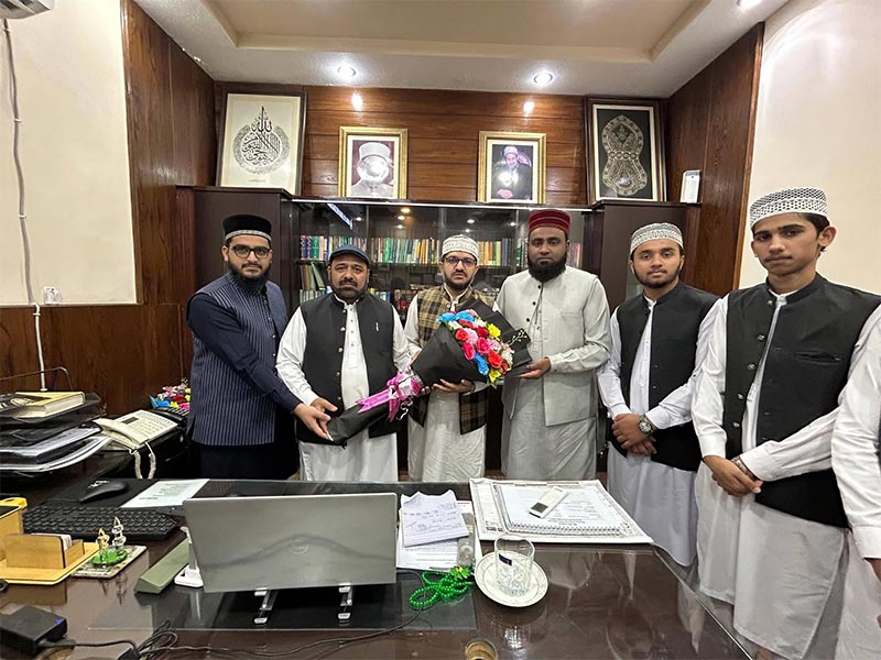 Students of Minhaj Institute Visit MQI Central Secretariat