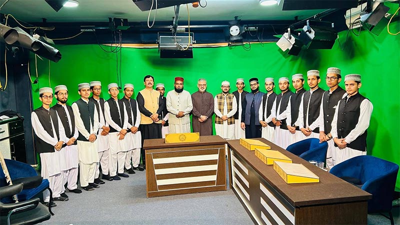 Students of Minhaj Institute Visit MQI Central Secretariat