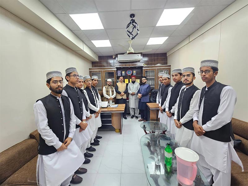 Students of Minhaj Institute Visit MQI Central Secretariat