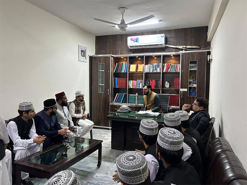 Students of Minhaj Institute Visit MQI Central Secretariat