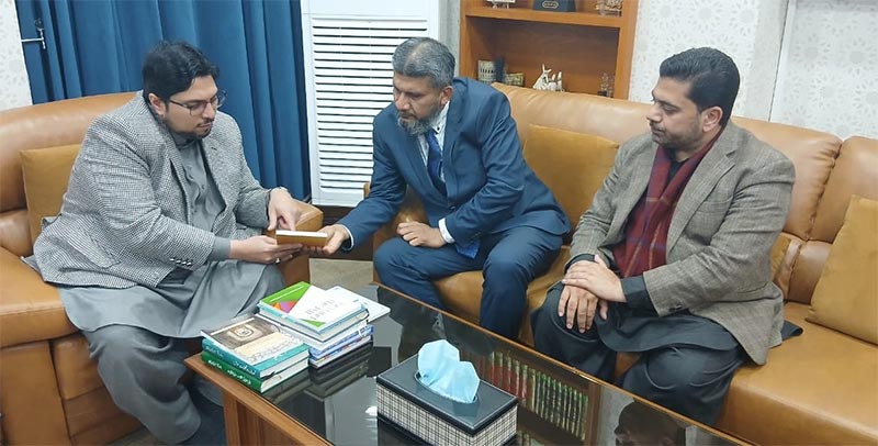 associate prof dr arfi hashmi meet dr hussain qadri minhaj university