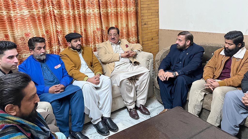 ناظمِ اعلیٰ منہاج القرآن انٹرنیشنل خرم نواز گنڈاپور کی وفد کے ہمراہ مظہر محمود علوی کے بہنوئی کے انتقال پر پسماندگان اظہارِ تعزیت