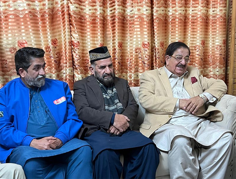 ناظمِ اعلیٰ منہاج القرآن انٹرنیشنل خرم نواز گنڈاپور کی وفد کے ہمراہ مظہر محمود علوی کے بہنوئی کے انتقال پر پسماندگان اظہارِ تعزیت