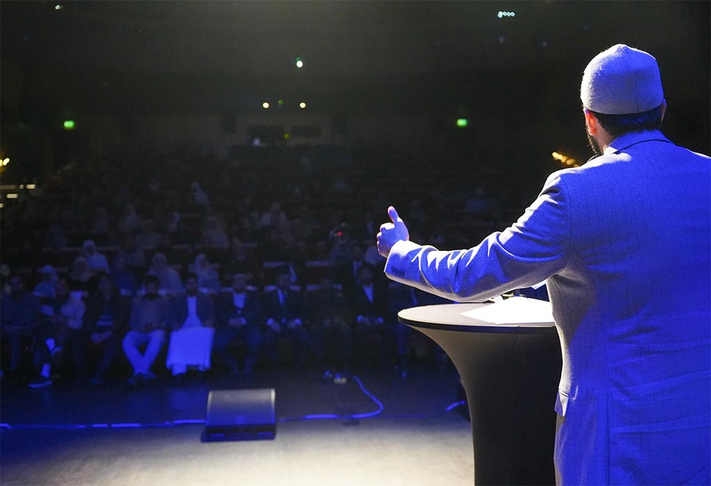 Shaykh Hammad Mustafa al-Madani al-Qadri delivering keynote address at Mawlid Conference 2026 in Oslo