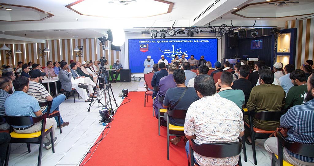 Prof. Dr. Hussain Mohi-ud-Din Qadri addressing Shab-e-Barat spiritual gathering organized by Minhaj-ul-Quran in Kuala Lumpur