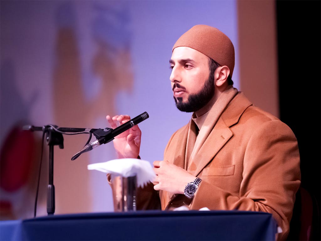 Shaykh Hammad Mustafa al-Madani al-Qadri delivering address titled Illuminating Hearts Through the Sirah of the Beloved at conference in London UK