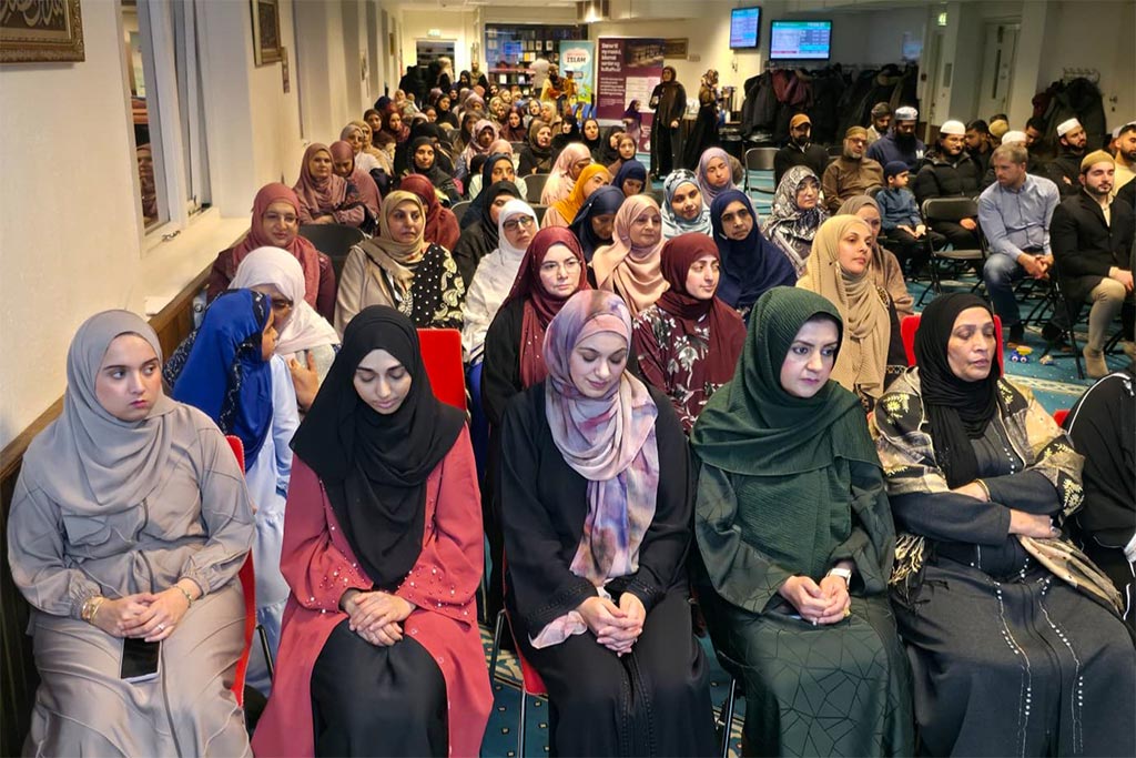 Shaykh Hammad Mustafa al-Madani al-Qadri speaking at Minhaj-ul-Quran Islamic Centre Oslo