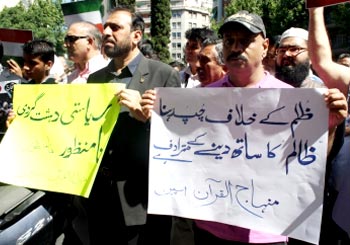 منہاج القرآن انٹرنیشنل سپین کے زیر اہتمام پاکستانی کمیونٹی کا سانحہ لاہور کے خلاف قونصلیٹ جنرل کے سامنے احتجاجی مظاہرہ