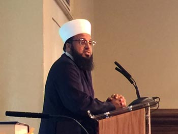 Pakistani cleric launches anti-ISIS curriculum in Britain