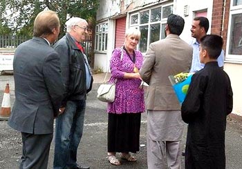 Mayor Angela Underhill visits Minhaj-ul-Quran Walsall