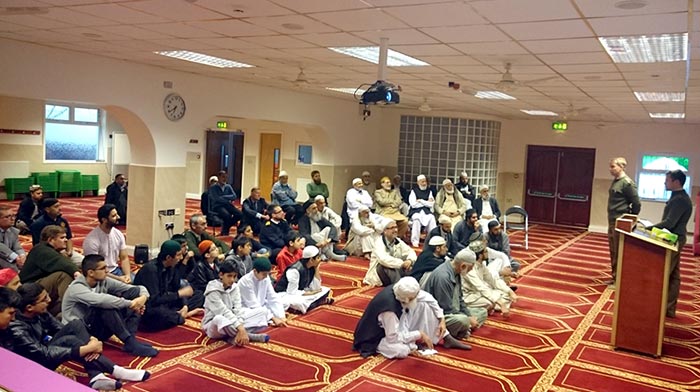 Army delegation visits Mosque to strengthen its relationship with community