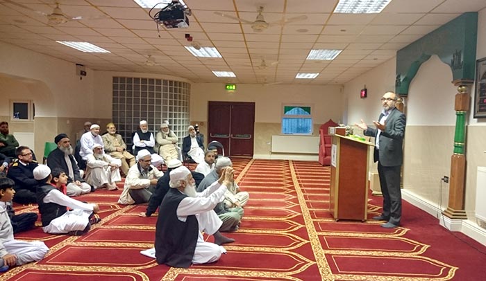 Army delegation visits Mosque to strengthen its relationship with community