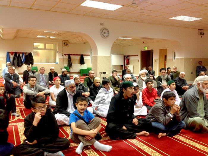 Army delegation visits Mosque to strengthen its relationship with community