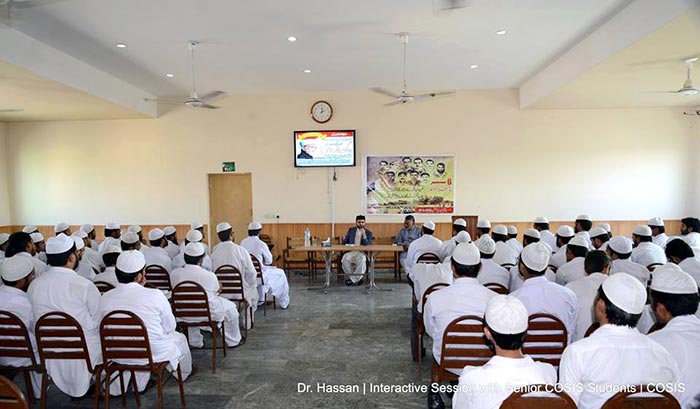 Dr. Hassan Mohi-ud-Din Qadri holds interactive session with COSIS students