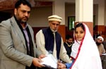 منہاج ویلفیئر فاؤنڈیشن کے زیراہتمام طالبات میں یونیفارم اور کتب کی تقسیم