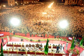 Shaykh-ul-Islam addresses a historic gathering of millions in Hyderabad, India
