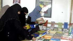 منہاج القرآن ویمن لیگ لاہور کے زیراہتمام شیخ الاسلام کی 61 ویں سالگرہ کے موقع پر کتب نمائش