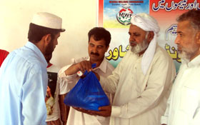 پشاور: منہاج ویلفیئر فاؤنڈیشن کے زیراہتمام راشن کی تقسیم