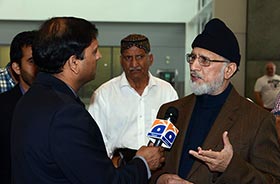 ڈاکٹر طاہرالقادری کی پاکستان روانگی سے قبل ٹورانٹو ایئرپورٹ پر میڈیا سے گفتگو