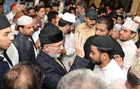 Dr Tahir-ul-Qadri offers Eid prayer in Model Town, meets martyrs’ families