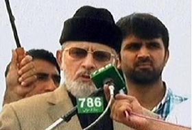 Dr Tahir ul Qadri addresses Inqilab Marchers in front of Parliament House - 21st Aug 2014